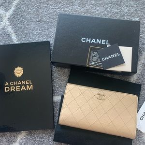🌸BNWT CHANEL WALLET🌸